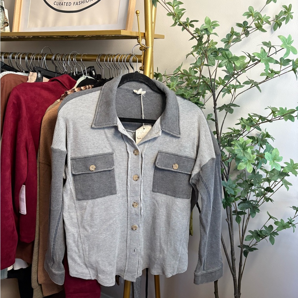 Hem & Thread Gray Button-Up Top - Picture 1 of 5